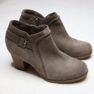 Clarks Collection Women's Size 10 Brown Suede Zip Up Heeled Ankle Booties